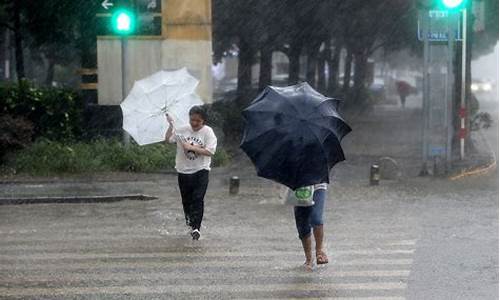 风雨交加_风雨交加什么意思